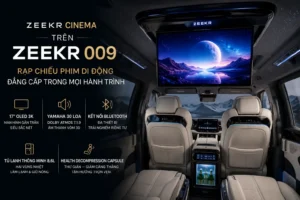 Hình ảnh minh họa Zeekr Cinema trên ZEEKR 009, nổi bật với màn hình OLED 17 inch độ phân giải 3K, hệ thống âm thanh YAMAHA 30 loa Dolby Atmos, tủ lạnh thông minh và khoang thư giãn, mang đến trải nghiệm giải trí đẳng cấp trong khoang xe.