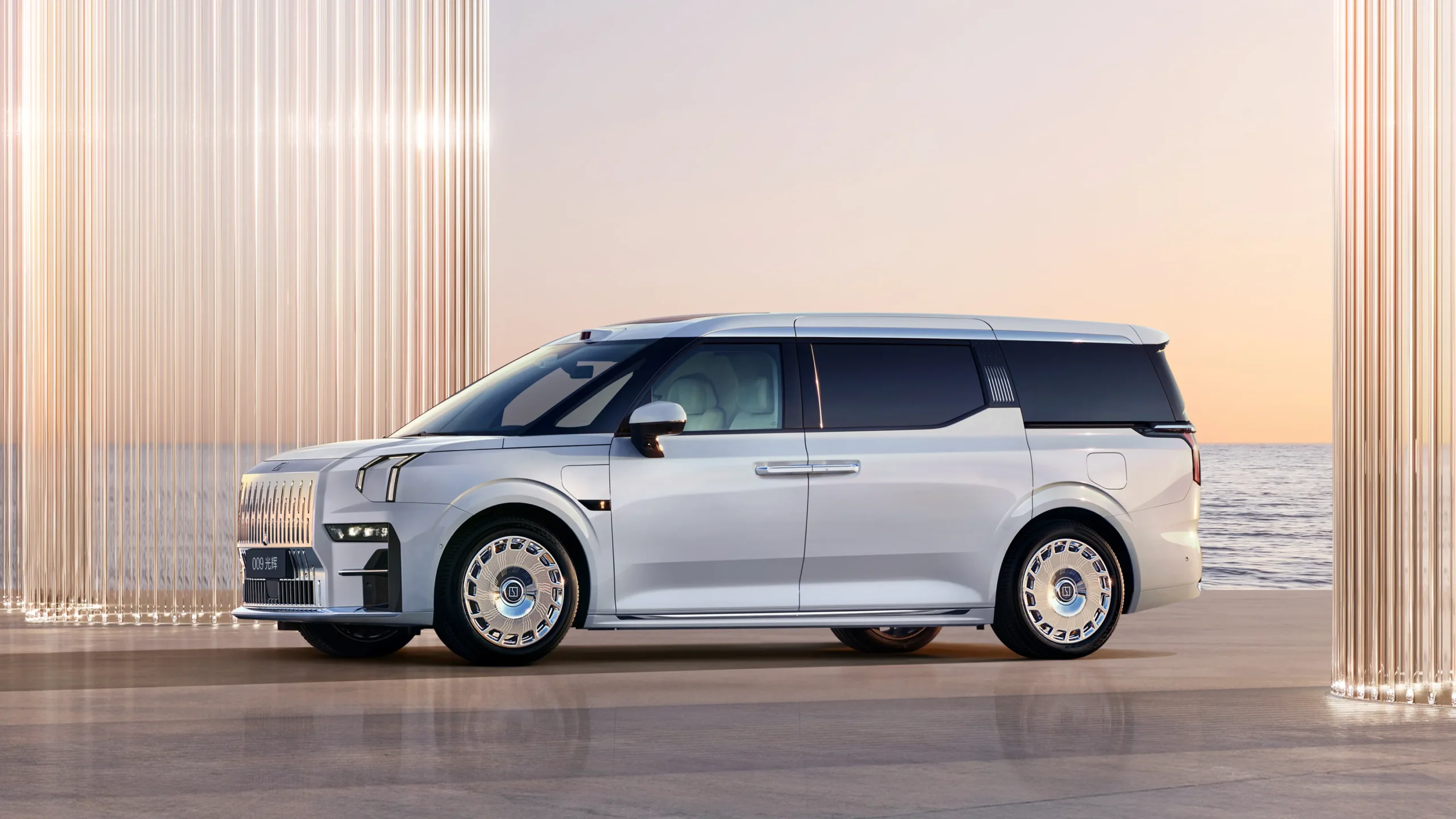 Zeekr 009 Grand - MPV điện hạng sang 4 chỗ ngồi tách biệt